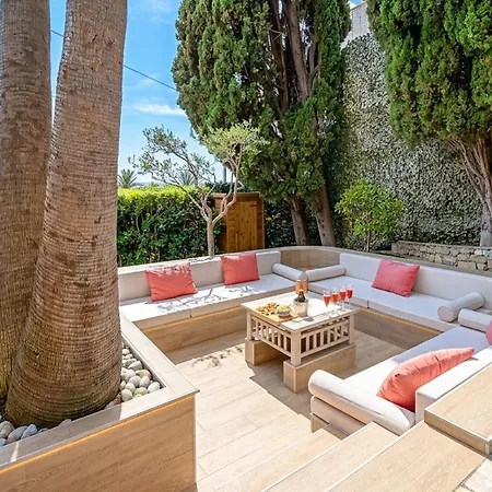 Appartamento Le Palme - Exclusive Garden Retreat & Parking