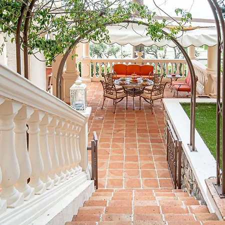 Le Palme - Exclusive Garden Retreat & Parking Appartamento *