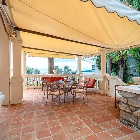 Appartamento Le Palme - Exclusive Garden Retreat & Parking Ospedaletti