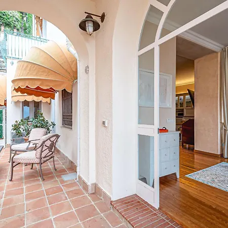 Appartamento Le Palme - Exclusive Garden Retreat & Parking *