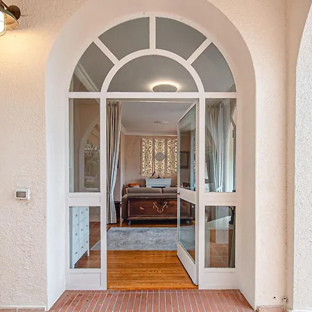 Le Palme - Exclusive Garden Retreat & Parking