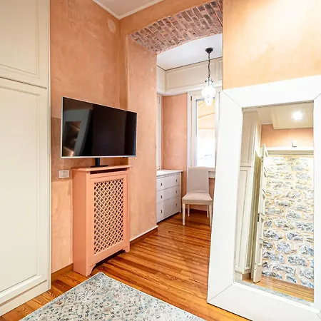 Appartamento Le Palme - Exclusive Garden Retreat & Parking *