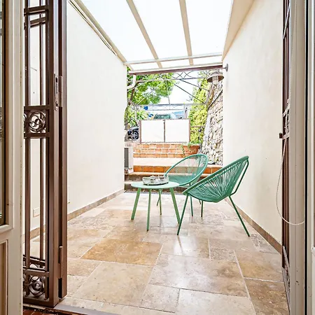 Le Palme - Exclusive Garden Retreat & Parking *