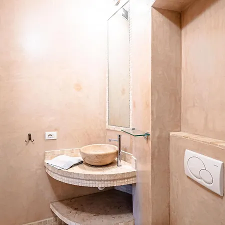 Appartamento Le Palme - Exclusive Garden Retreat & Parking *