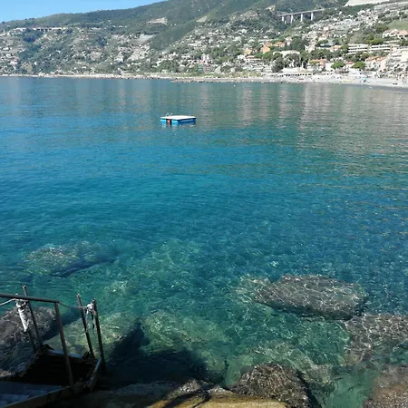 Le Palme - Exclusive Garden Retreat & Parking
